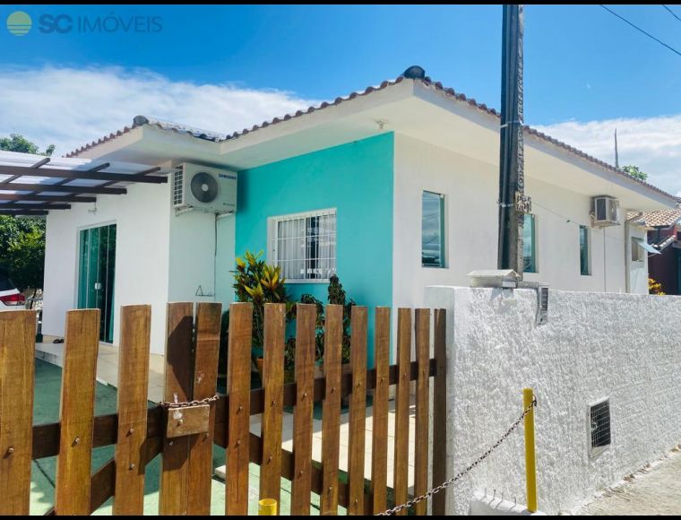 Casa no Bairro Santinho em Florianópolis com 3 Dormitórios (1 suíte) - 16777