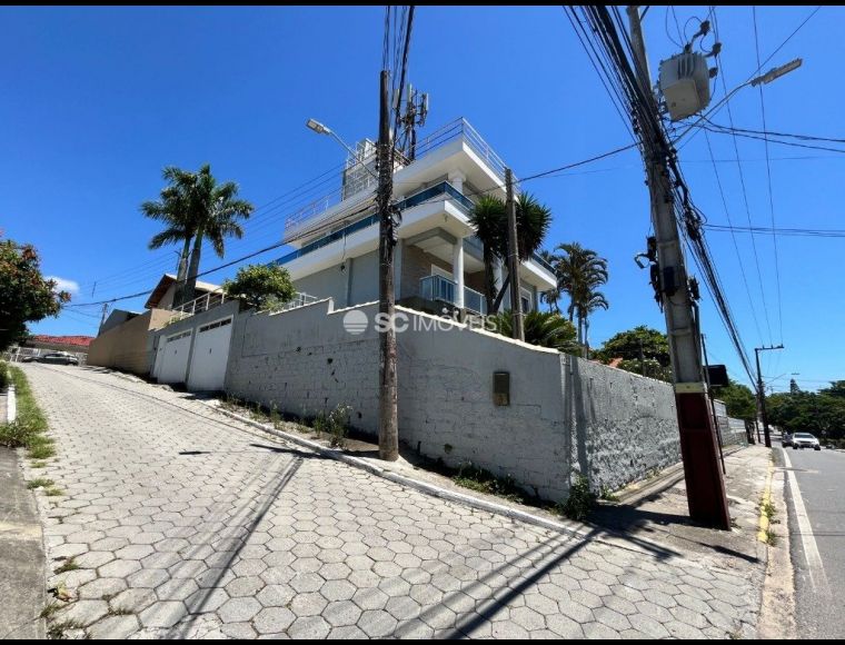 Casa no Bairro Santinho em Florianópolis com 4 Dormitórios (1 suíte) - 17747
