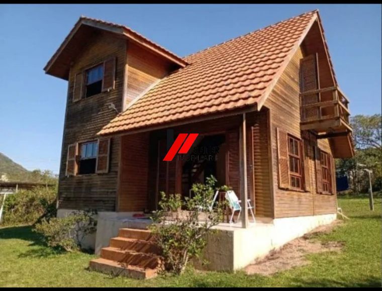 Casa no Bairro Santinho em Florianópolis com 2 Dormitórios e 85 m² - CA00459V