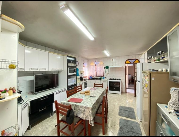Casa no Bairro Tapera da Base em Florianópolis com 4 Dormitórios - C190
