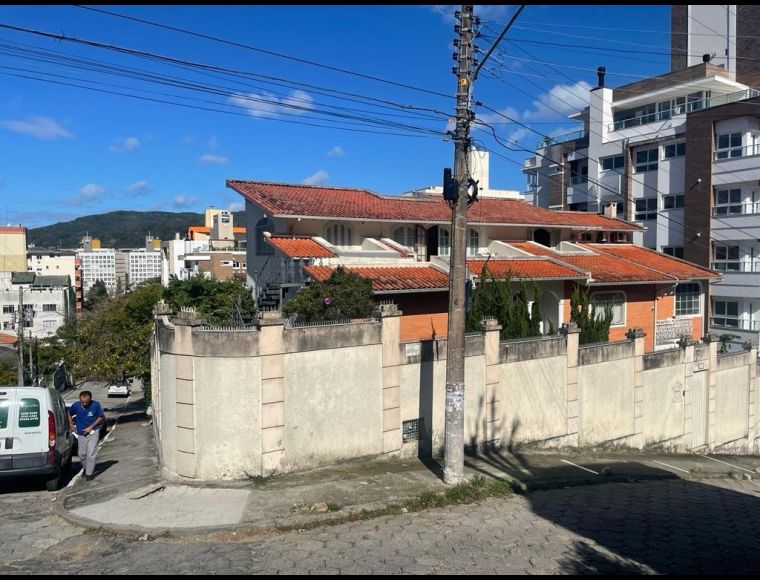 Casa no Bairro Trindade em Florianópolis com 8 Dormitórios (7 suítes) - C90