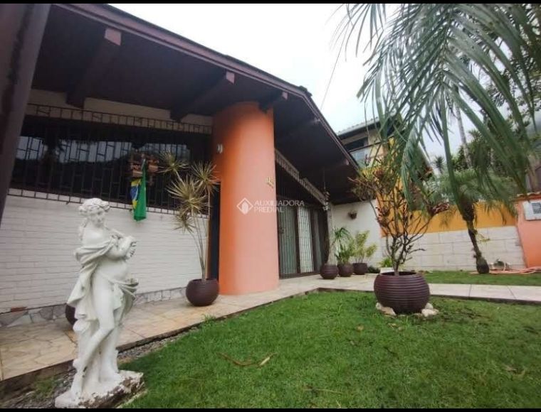 Casa no Bairro Trindade em Florianópolis com 3 Dormitórios (1 suíte) - 431538