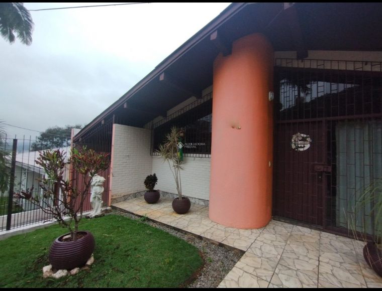 Casa no Bairro Trindade em Florianópolis com 3 Dormitórios (1 suíte) - 431538