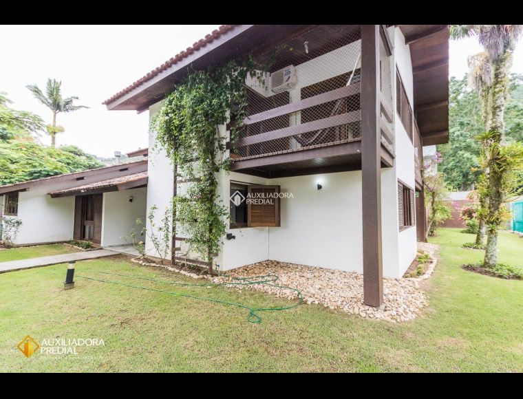 Casa no Bairro Trindade em Florianópolis com 6 Dormitórios (2 suítes) - 404674