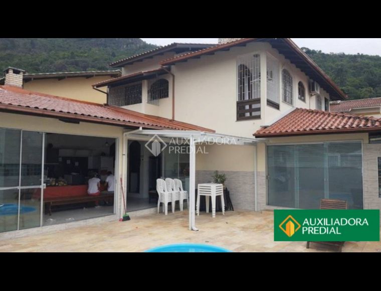 Casa no Bairro Trindade em Florianópolis com 3 Dormitórios (1 suíte) - 375703