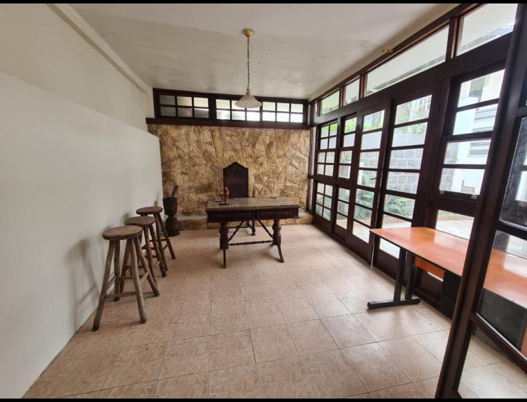 Casa no Bairro Trindade em Florianópolis com 6 Dormitórios (4 suítes) - C143