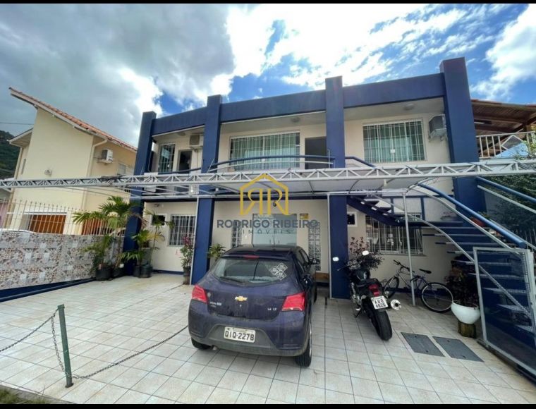 Casa no Bairro Trindade em Florianópolis com 10 Dormitórios (1 suíte) - C09