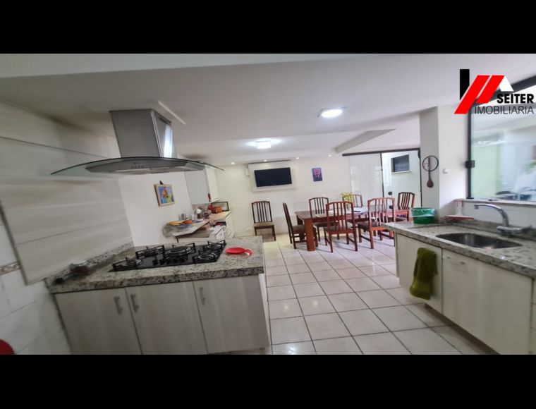 Casa no Bairro Trindade em Florianópolis com 4 Dormitórios (2 suítes) - CA00264V