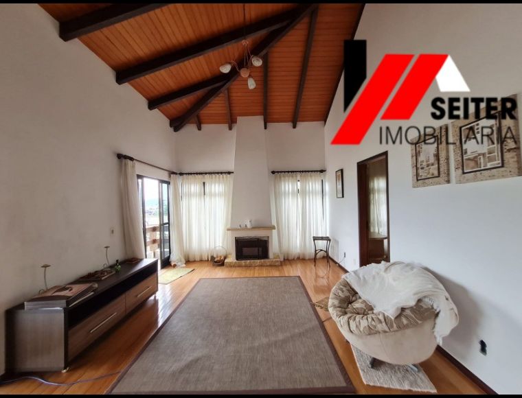Casa no Bairro Trindade em Florianópolis com 6 Dormitórios (1 suíte) e 360.48 m² - CA00200V