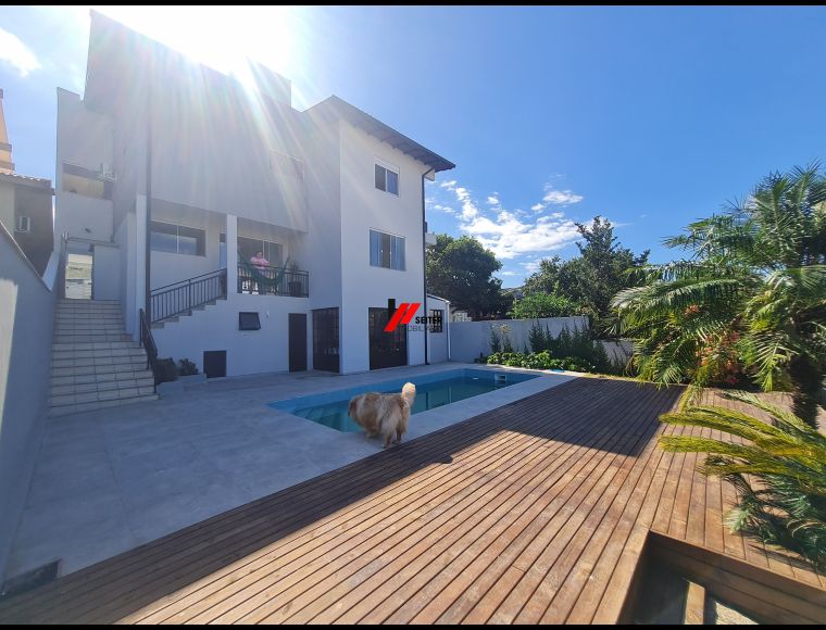 Casa no Bairro Trindade em Florianópolis com 4 Dormitórios (1 suíte) e 345 m² - CA00043V