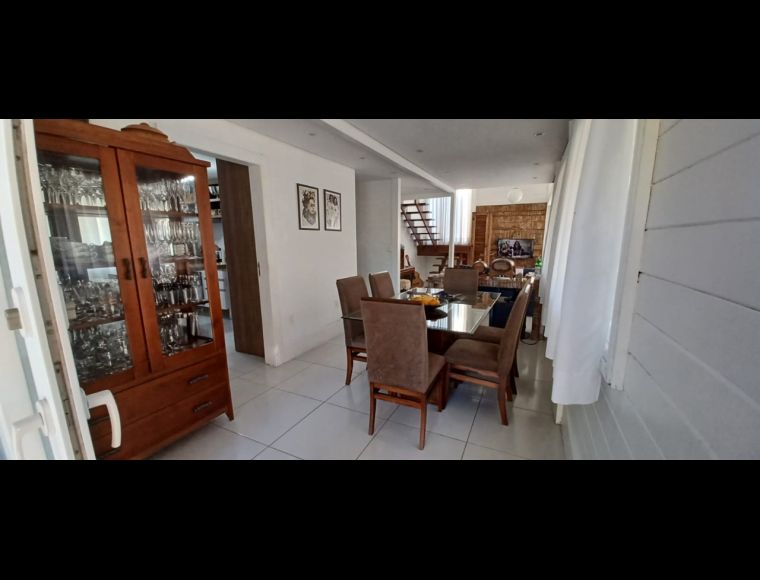 Casa no Bairro Vargem Grande em Florianópolis com 3 Dormitórios (2 suítes) - C227