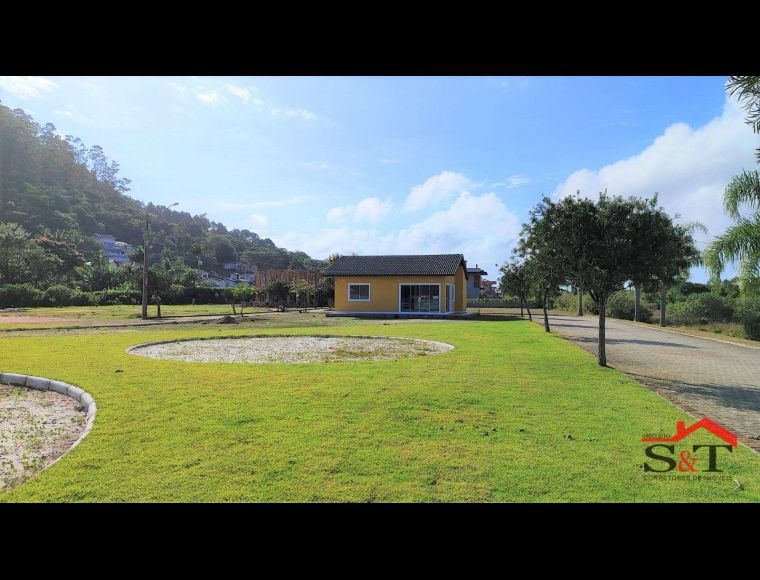 Terreno no Bairro Canasvieiras em Florianópolis com 400 m² - TE0025