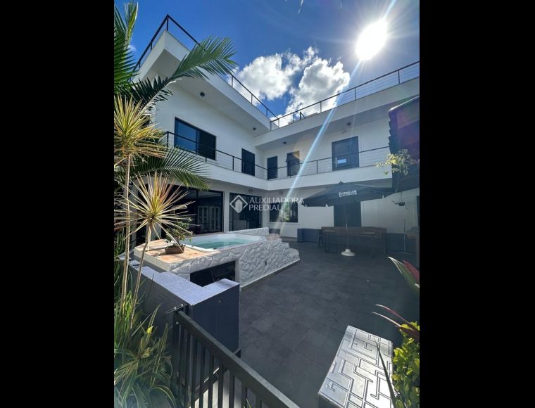 Casa em Garopaba com 5 Dormitórios (4 suítes) - 695054