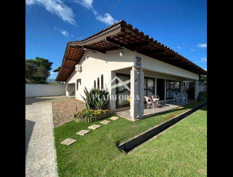 Casa no Bairro Coloninha em Gaspar com 4 Dormitórios (1 suíte) e 582 m² - 2871