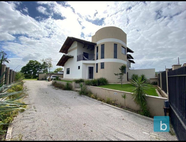 Casa no Bairro Coloninha em Gaspar com 3 Dormitórios (3 suítes) e 284 m² - CA0105