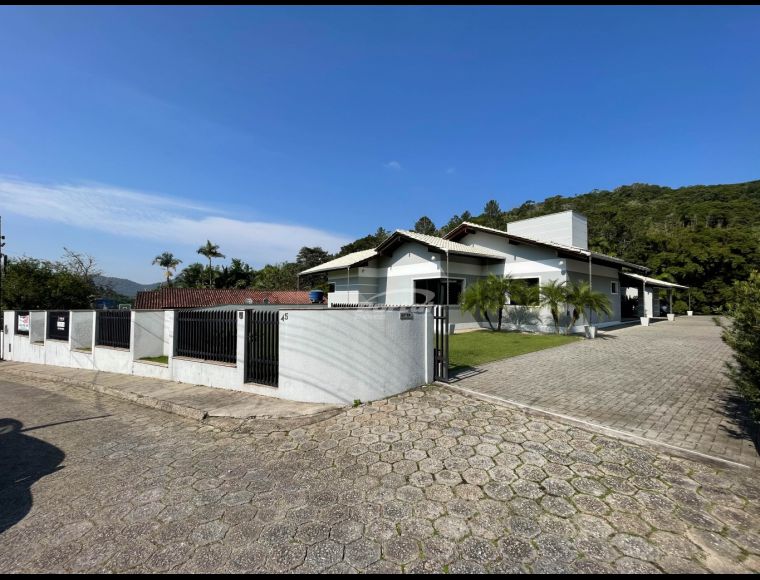 Casa no Bairro Gasparinho em Gaspar com 3 Dormitórios (1 suíte) e 443.02 m² - 35716811