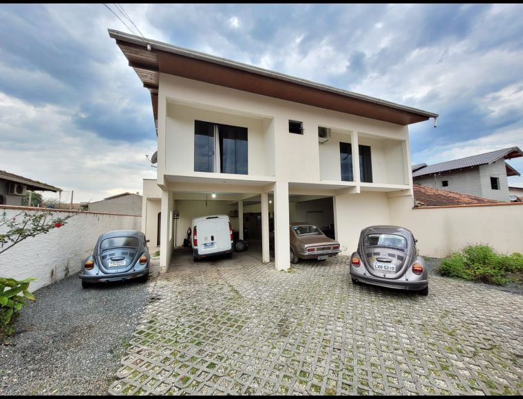 Casa no Bairro Santa Terezinha em Gaspar com 3 Dormitórios (1 suíte) e 350 m² - 0048
