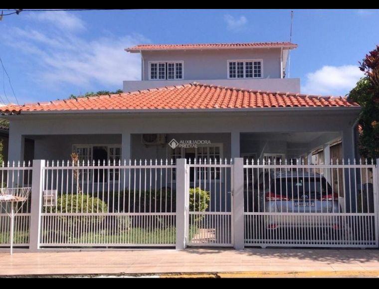 Casa em Imbituba com 4 Dormitórios (1 suíte) - 439338