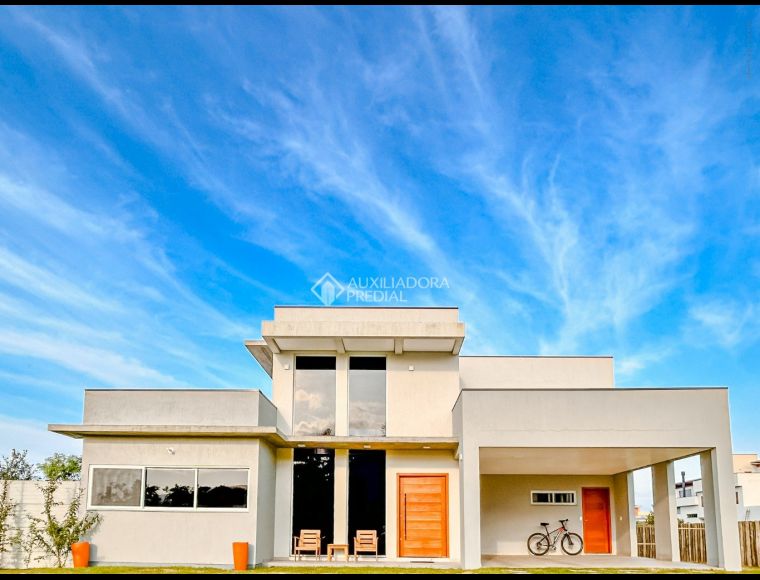 Casa em Imbituba com 4 Dormitórios (3 suítes) - 478844