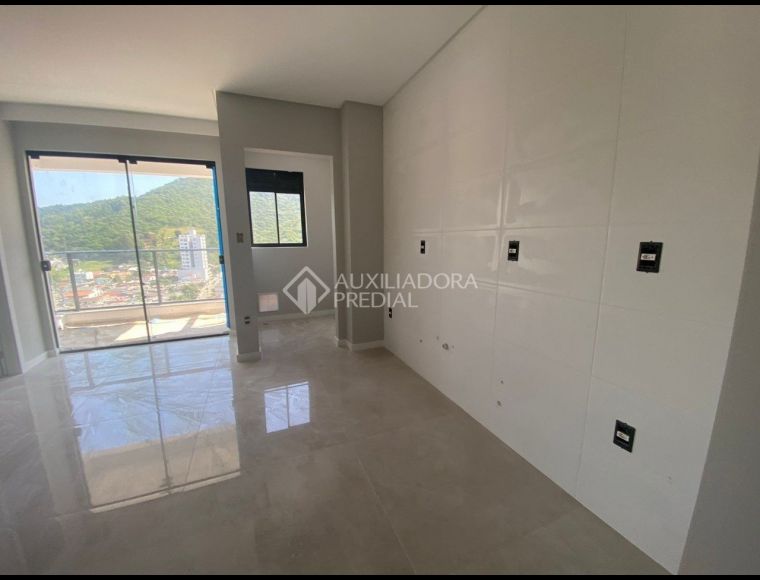 Apartamento no Bairro Fazenda em Itajaí com 2 Dormitórios (2 suítes) - 357531