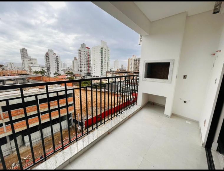 Apartamento no Bairro Vila Operária em Itajaí com 3 Dormitórios (3 suítes) e 117 m² - 584