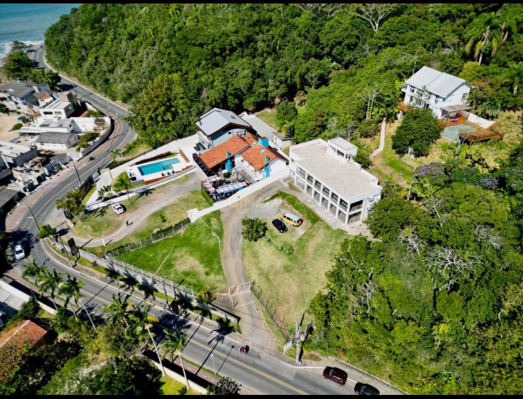 Casa no Bairro Cabeçudas em Itajaí com 2 Dormitórios (2 suítes) e 1620 m² - 3478448