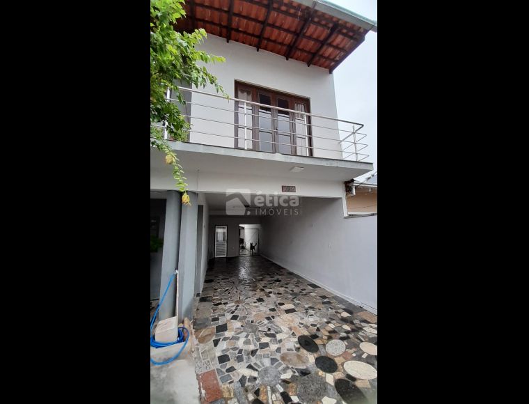 Casa no Bairro São Vicente em Itajaí com 5 Dormitórios (1 suíte) e 360 m² - 2188