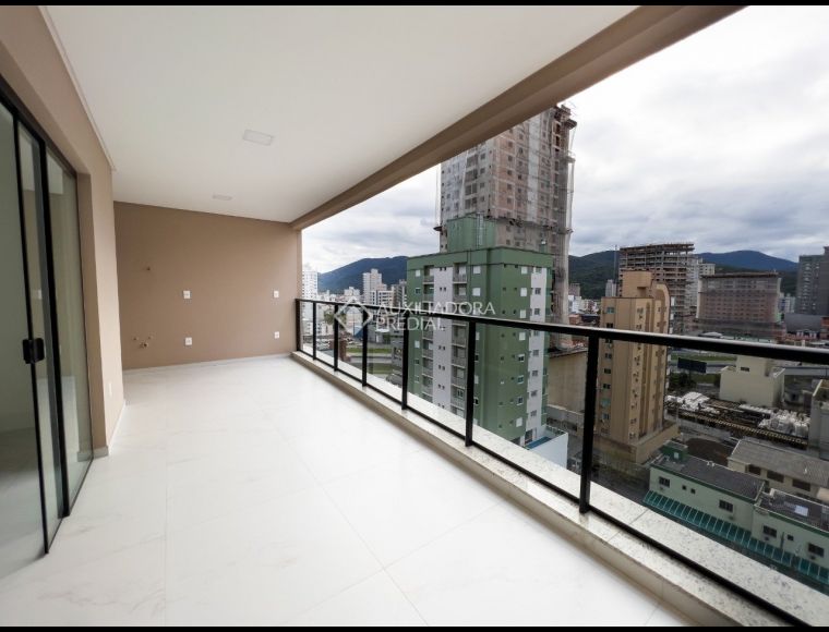 Apartamento no Bairro Andorinha em Itapema com 4 Dormitórios (4 suítes) - 457759