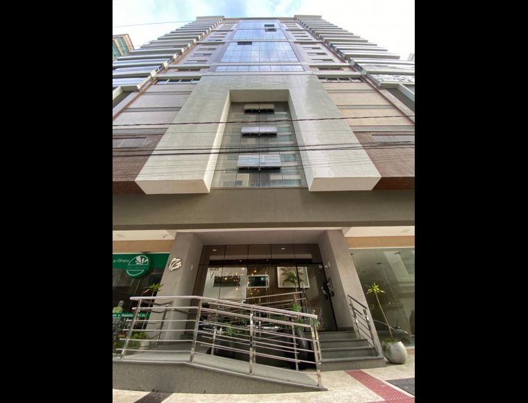 Apartamento no Bairro Andorinha em Itapema com 4 Dormitórios (4 suítes) e 200 m² - 3410922