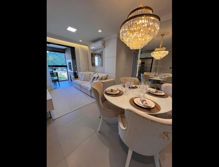 Apartamento no Bairro Meia Praia em Itapema com 2 Dormitórios (1 suíte) e 69 m² - 4401112