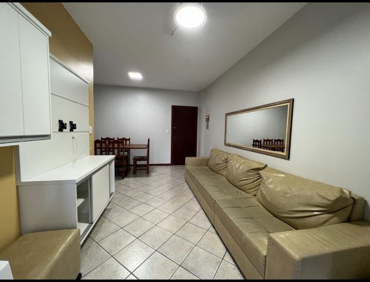 Apartamento no Bairro Meia Praia em Itapema com 3 Dormitórios (1 suíte) - 463758