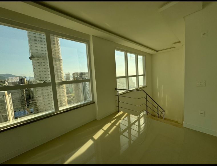 Apartamento no Bairro Meia Praia em Itapema com 4 Dormitórios (4 suítes) - 670608