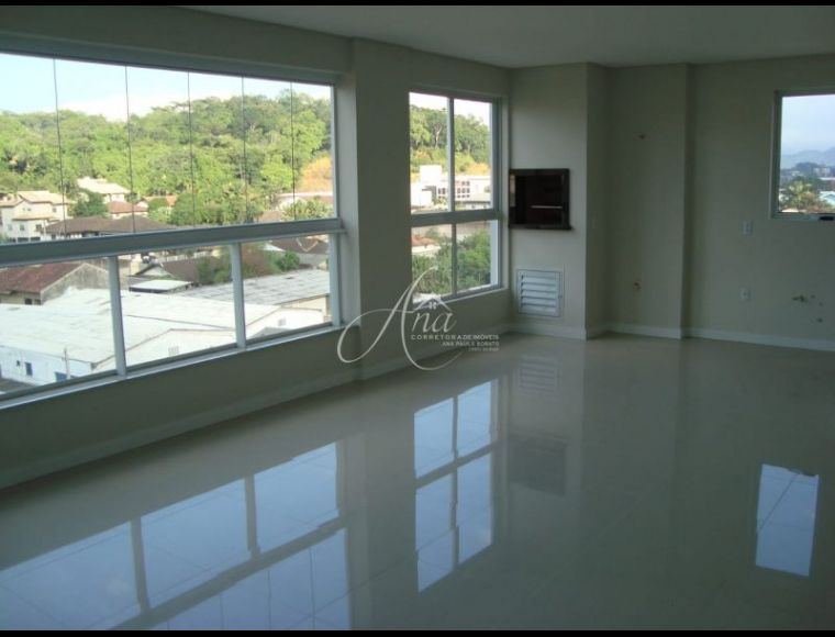 Apartamento no Bairro Centro em Jaraguá do Sul com 3 Dormitórios (3 suítes) e 107 m² - 81