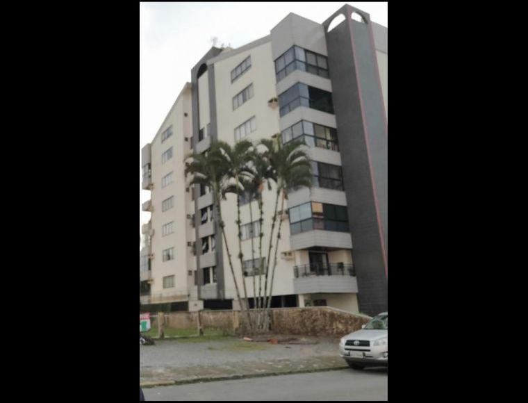 Apartamento no Bairro América em Joinville com 2 Dormitórios (2 suítes) e 122 m² - KA185