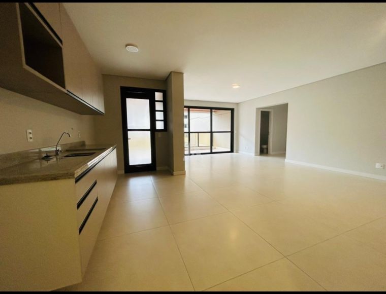 Apartamento no Bairro América em Joinville com 3 Dormitórios (3 suítes) e 197 m² - 08348.009