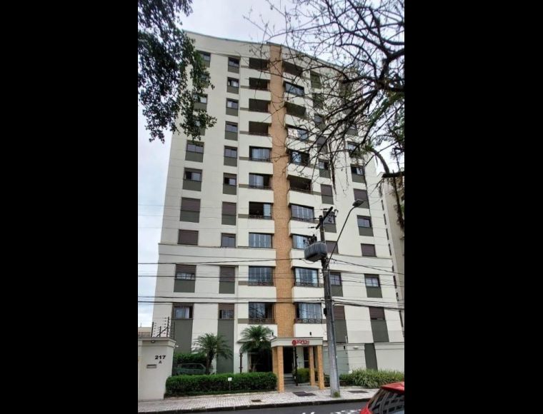 Apartamento no Bairro América em Joinville com 3 Dormitórios (1 suíte) e 83 m² - LA15