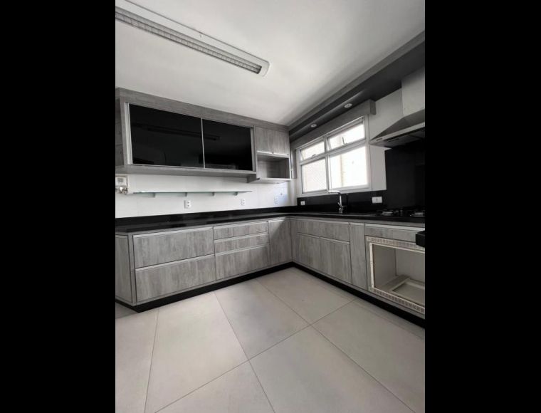 Apartamento no Bairro América em Joinville com 4 Dormitórios (3 suítes) e 143 m² - SA156