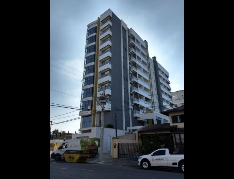 Apartamento no Bairro América em Joinville com 2 Dormitórios (2 suítes) e 87 m² - LG3889