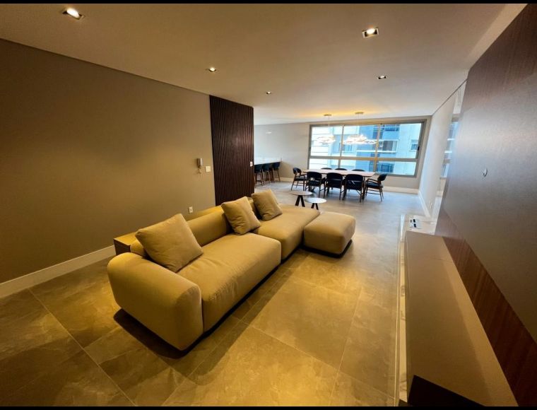 Apartamento no Bairro América em Joinville com 3 Dormitórios (3 suítes) e 161 m² - 2159