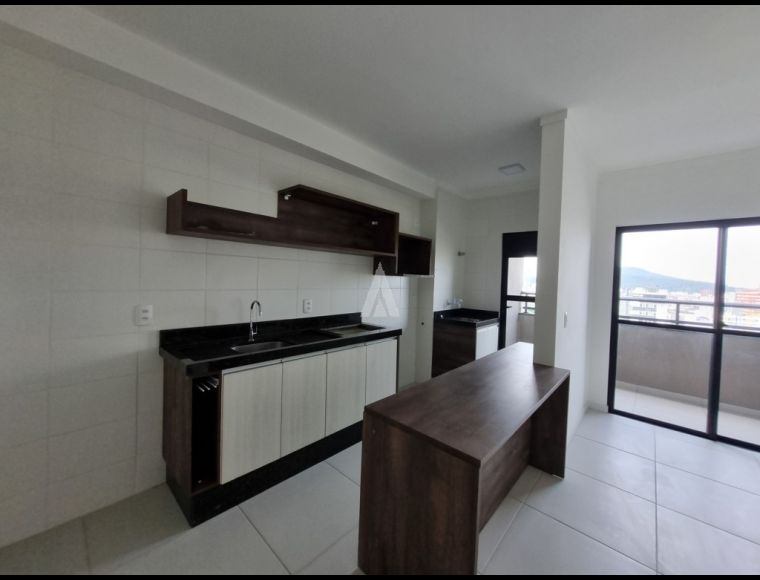 Apartamento no Bairro Anita Garibaldi em Joinville com 3 Dormitórios (1 suíte) e 78 m² - 12542.001