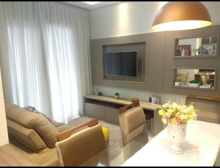 Apartamento no Bairro Anita Garibaldi em Joinville com 3 Dormitórios (1 suíte) e 84 m² - SA079