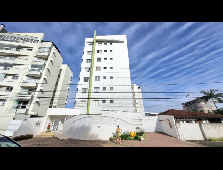 Apartamento no Bairro Atiradores em Joinville com 2 Dormitórios (1 suíte) e 75 m² - 12202.001