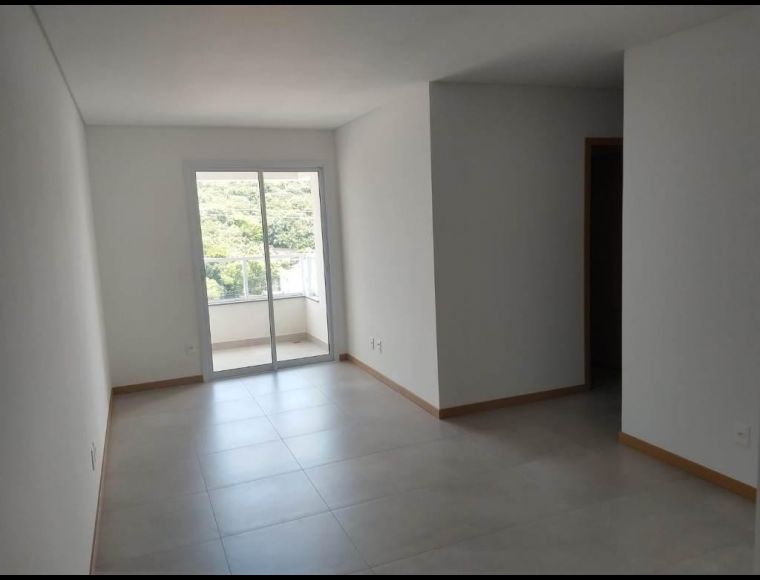 Apartamento no Bairro Boa Vista em Joinville com 3 Dormitórios (1 suíte) e 73 m² - SA219