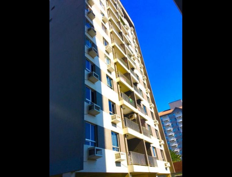 Apartamento no Bairro Centro em Joinville com 4 Dormitórios (1 suíte) - KA118
