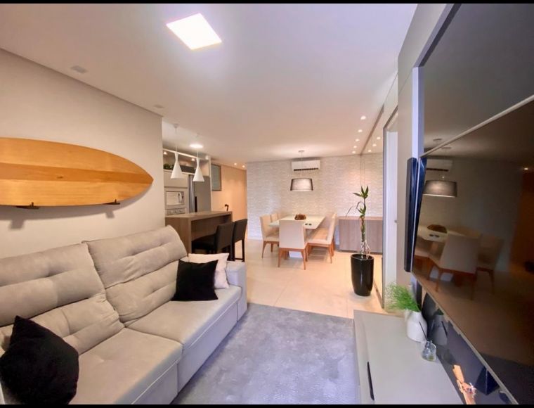 Apartamento no Bairro Centro em Joinville com 2 Dormitórios (2 suítes) e 76 m² - 3039