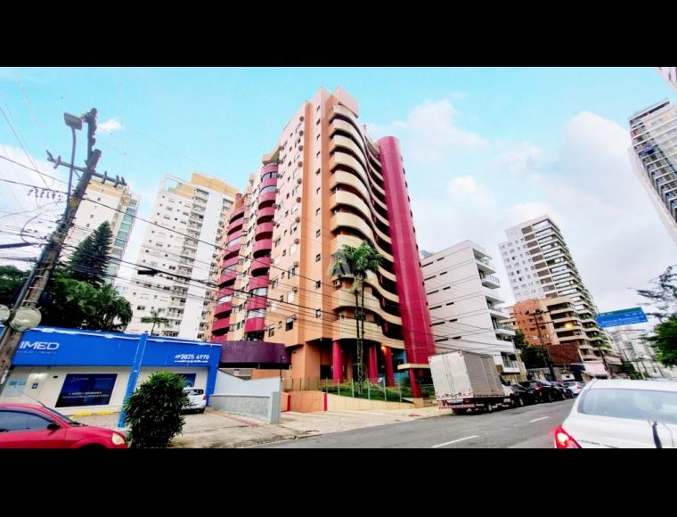 Apartamento no Bairro Centro em Joinville com 3 Dormitórios (1 suíte) e 204 m² - 00132.001
