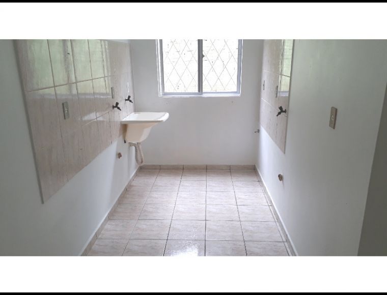Apartamento no Bairro Costa e Silva em Joinville com 1 Dormitórios - 75