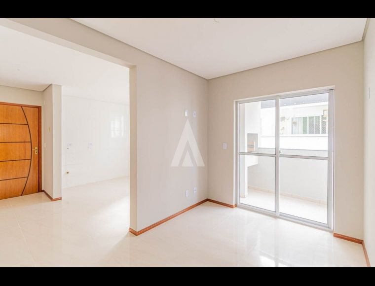 Apartamento no Bairro Costa e Silva em Joinville com 1 Dormitórios (1 suíte) - 23398A