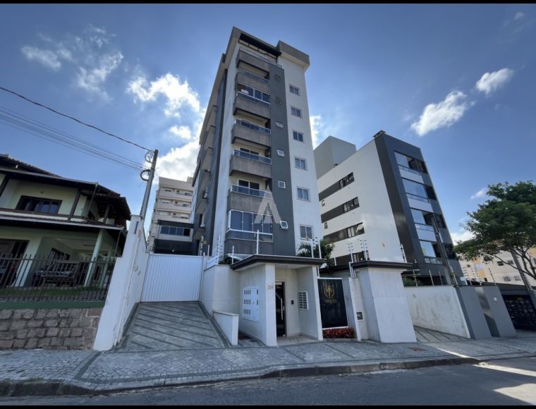 Apartamento no Bairro Costa e Silva em Joinville com 3 Dormitórios (1 suíte) e 94 m² - 11941.003