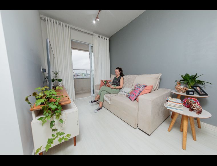Apartamento no Bairro Costa e Silva em Joinville com 2 Dormitórios - DI139